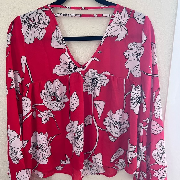 Red floral Copper Key Blouse ⭐️ - Picture 6 of 7